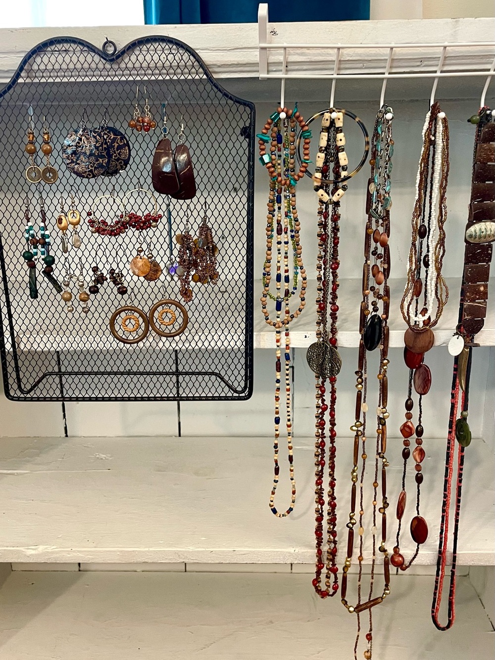 Lot of 32 Earth-tone Wood Beaded Tribal Jewelry Earrings Necklace